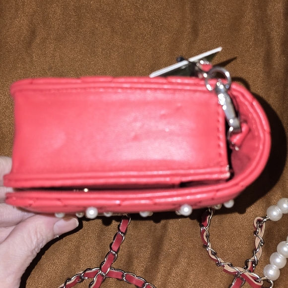 Badgley Mischka Diamond Quilted Crossbody With Pearls. Red Vegan Leather NWT - Picture 8 of 14